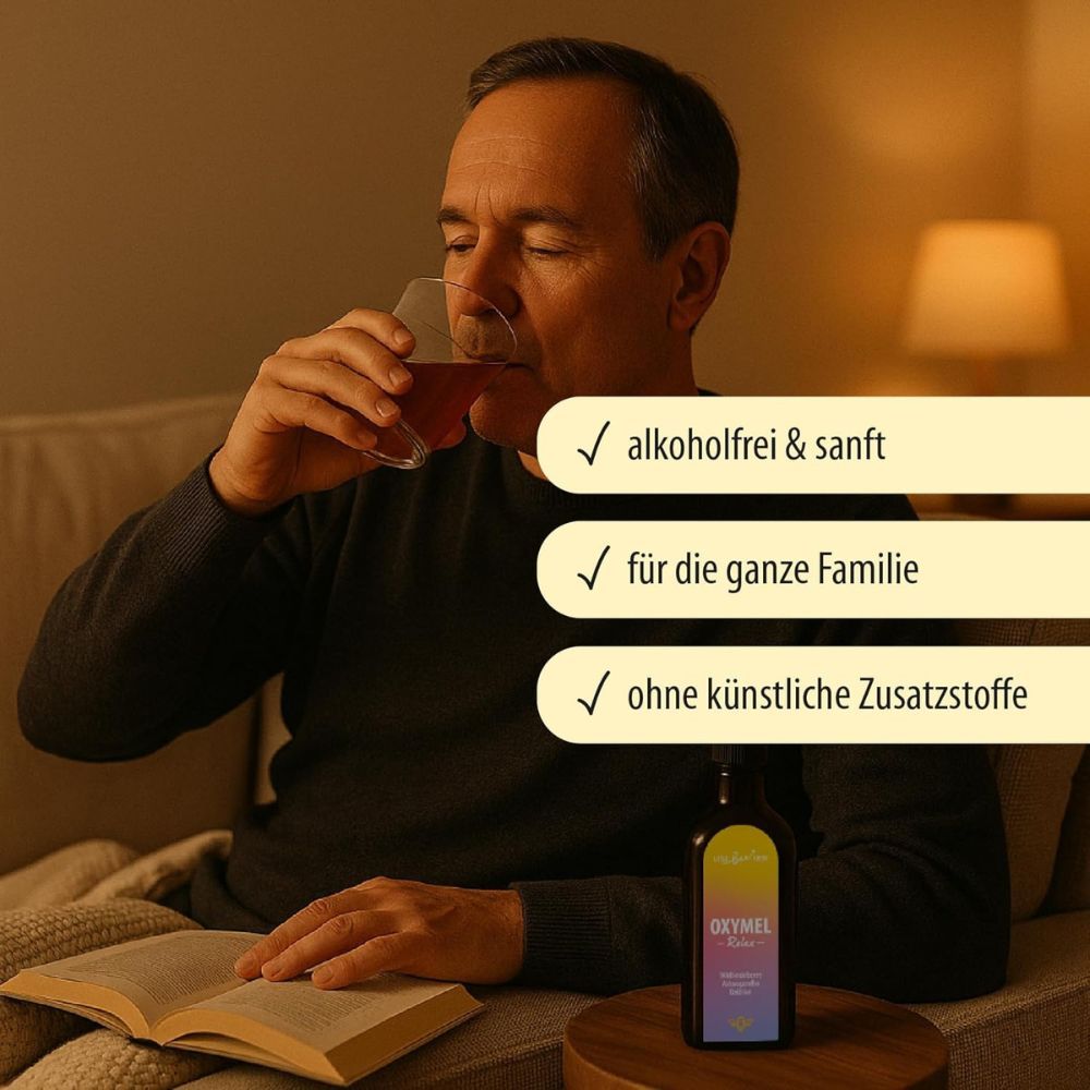 Mann trinkt aus Glas. Text: alkoholfrei & sanft, für die ganze Familie, ohne künstliche Zusatzstoffe. Flasche mit Etikett.