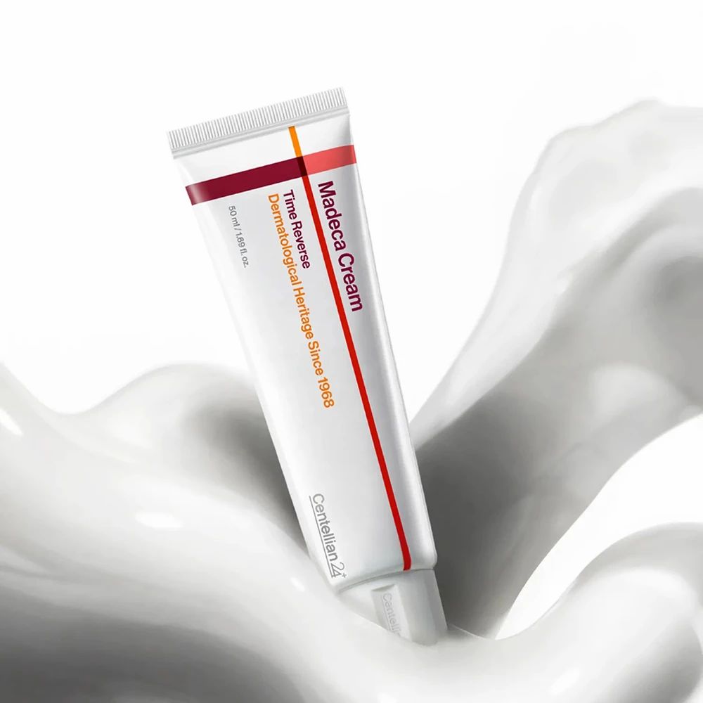 Weiße Tube mit roter und gelber Beschriftung. Madeca Cream Time Reverse. Produkt in weißer Flüssigkeit.