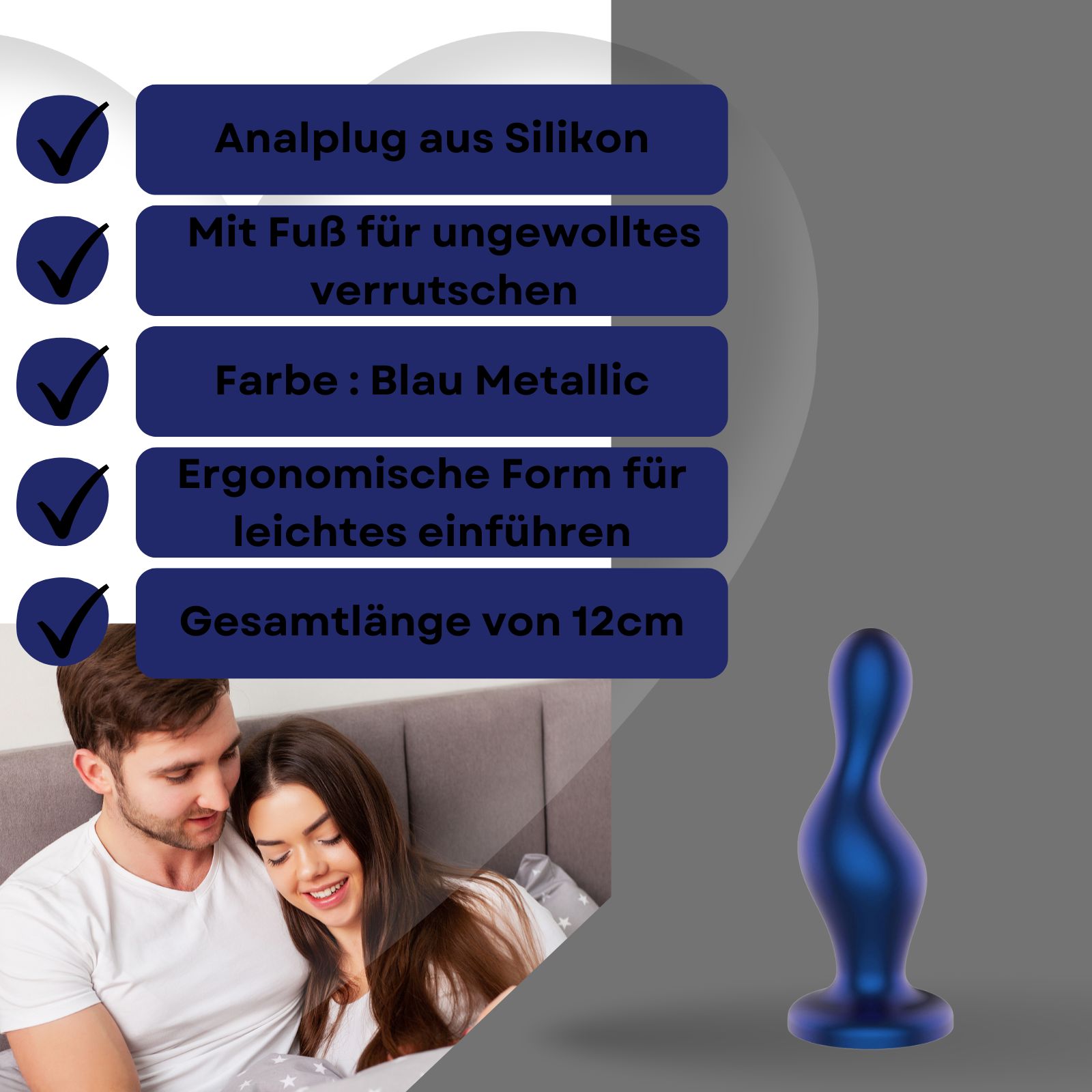 Blauer Analplug aus Silikon mit Fuß. Ergonomische Form, 12 cm lang. Paar im Hintergrund.