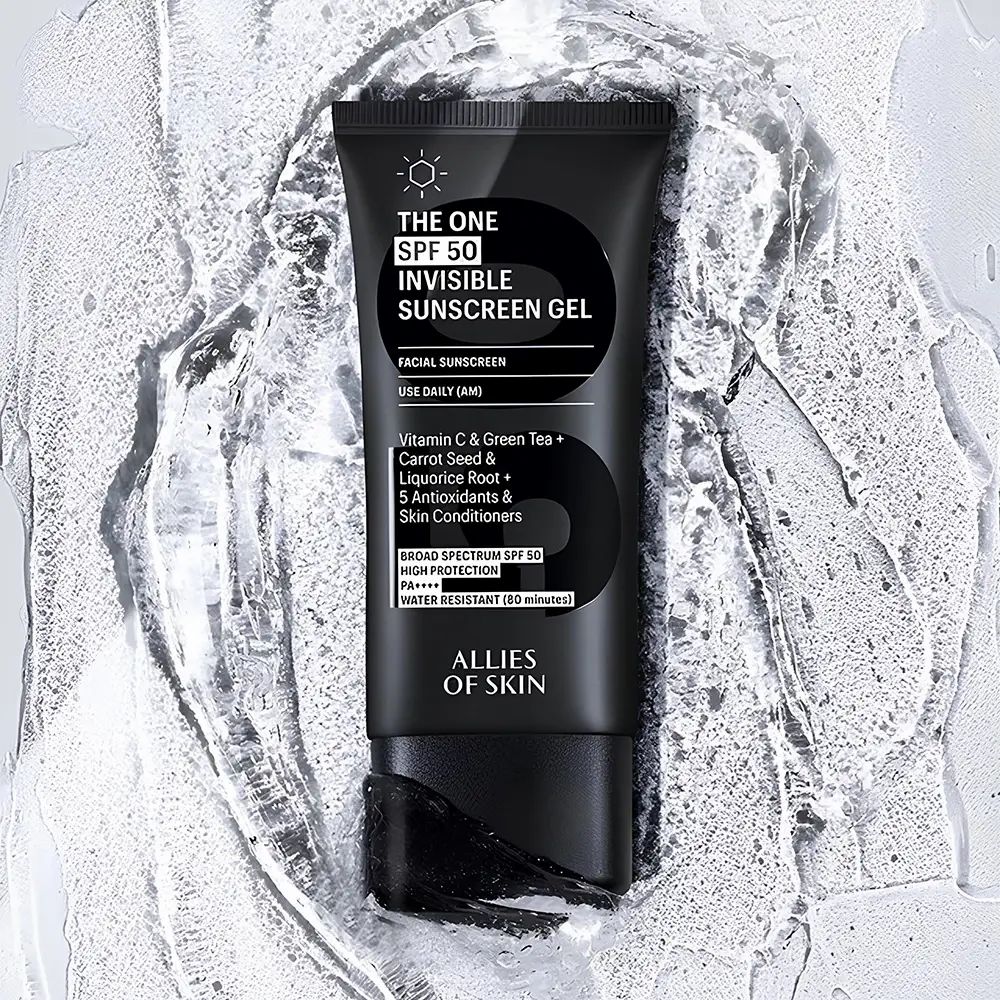 Schwarze Tube THE ONE SPF 50 Invisible Sunscreen Gel auf weißem Hintergrund. Text: Vitamin C, Grüner Tee, etc. Marke: ALLIES OF SKIN.