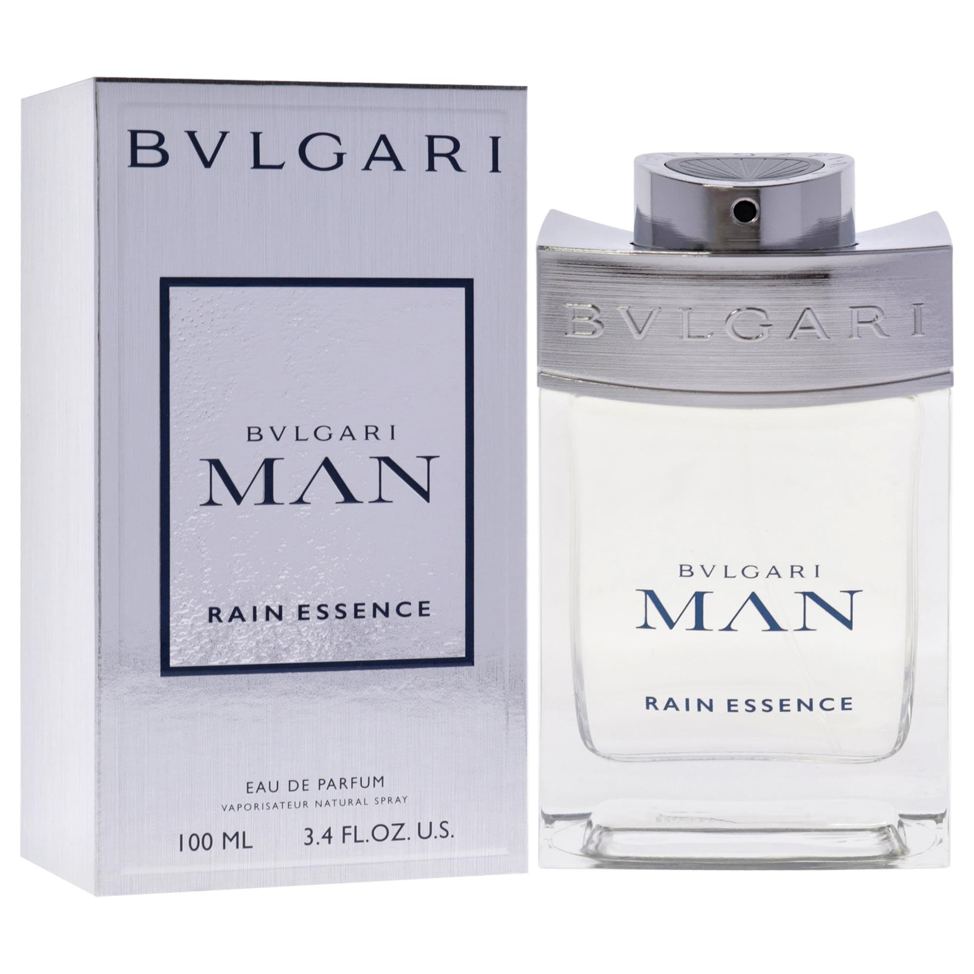 Bvlgari Man Rain Essence Eau de Parfum Flakon und Verpackung. Flakon neben silberner Schachtel mit Logo und Produktname.