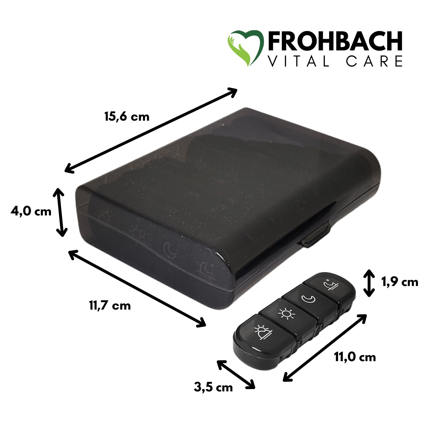 Schwarze Tablettenbox mit Maßen. Text: Frohbach Vital Care, 7-Tage Pillenbox.