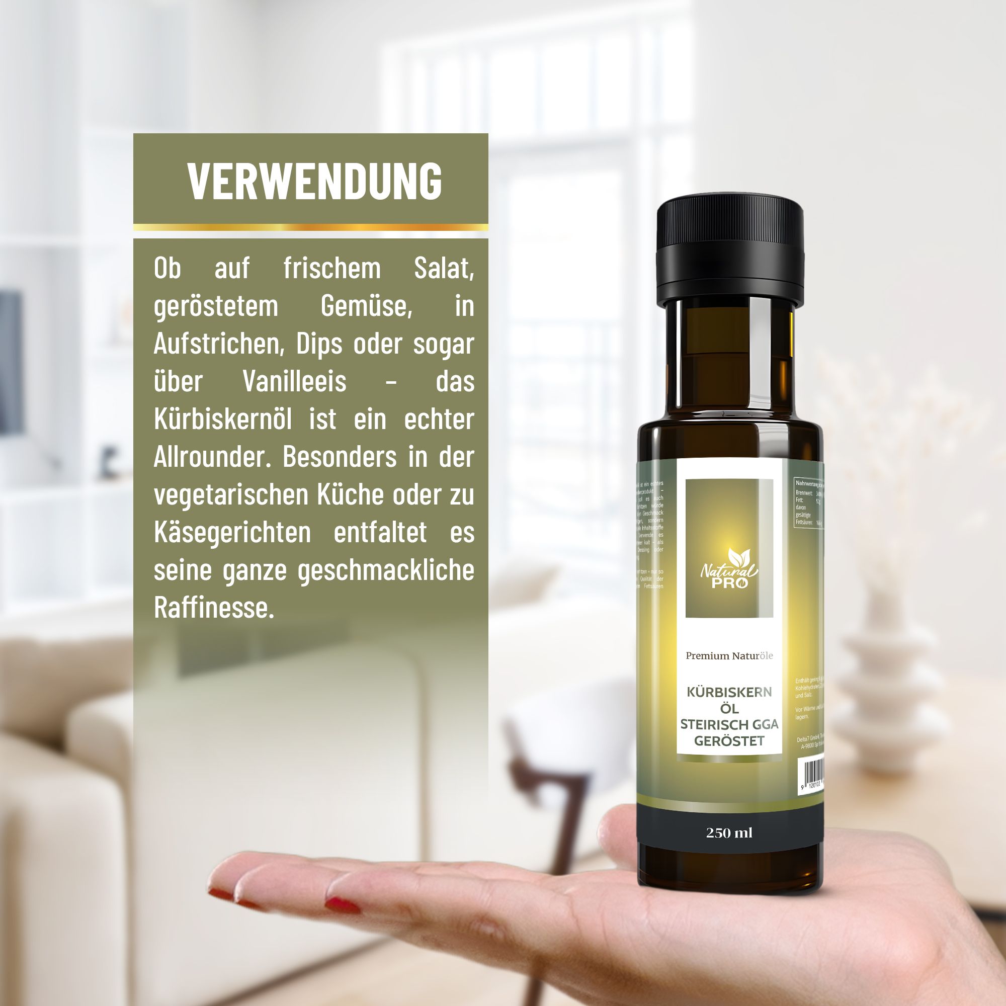 Braune Glasflasche mit schwarzem Deckel. Etikett mit Produktinformationen: Kürbiskernöl steirisch GGA geröstet. Flasche wird in Hand gehalten. Text: Verwendung.