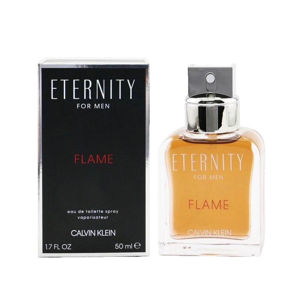 Parfümflasche und Verpackung. Flasche mit orangefarbener Flüssigkeit. Aufschrift: ETERNITY FOR MEN FLAME, Calvin Klein.