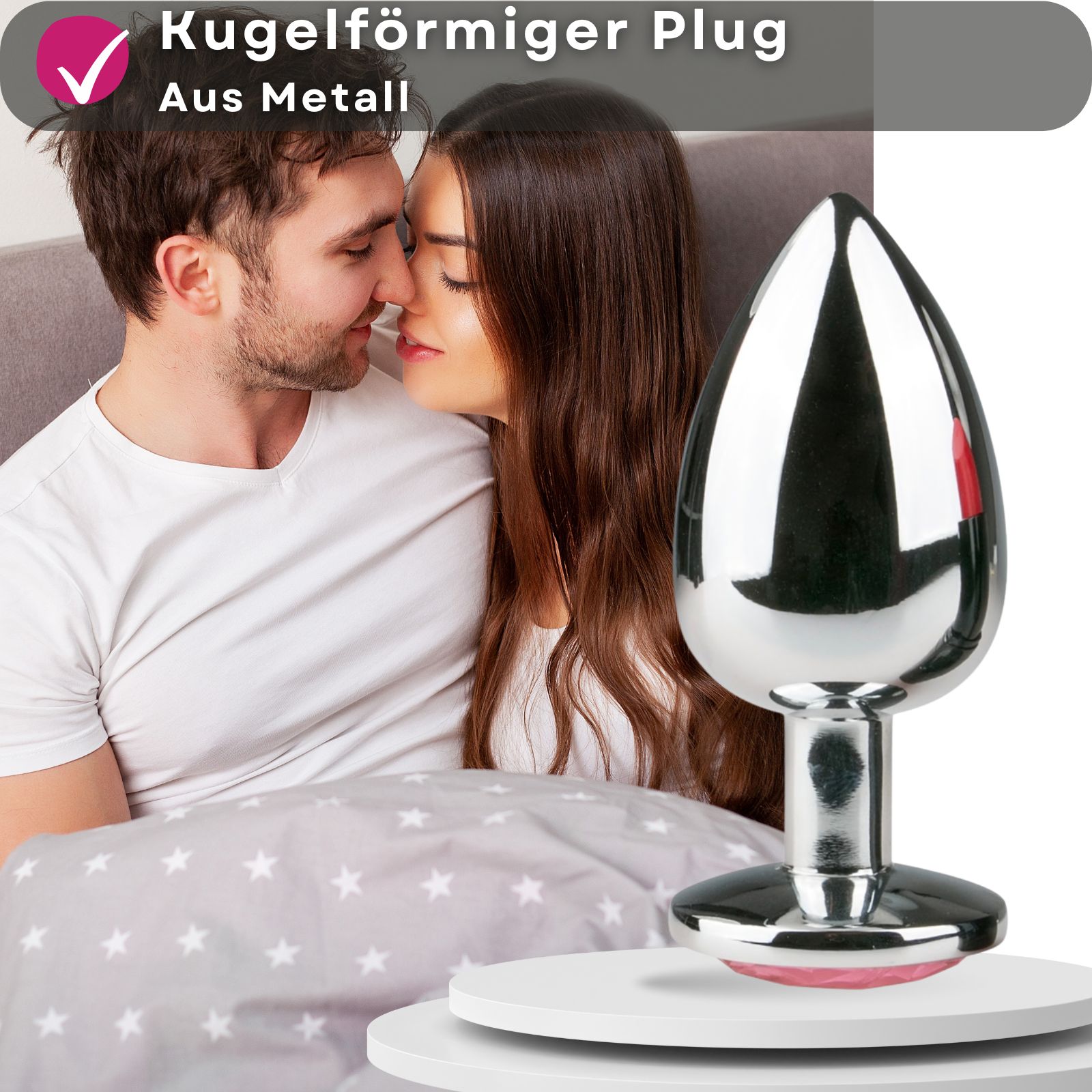 Kugelförmiger Analplug aus Metall. Abgebildet mit Paar. Produkt auf Podest.