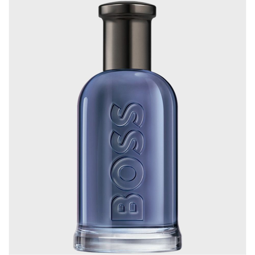 Boss Bottled Infinite Flakon. Blauer Duft in Glasflakon. Schwarzer Deckel. Boss-Logo.