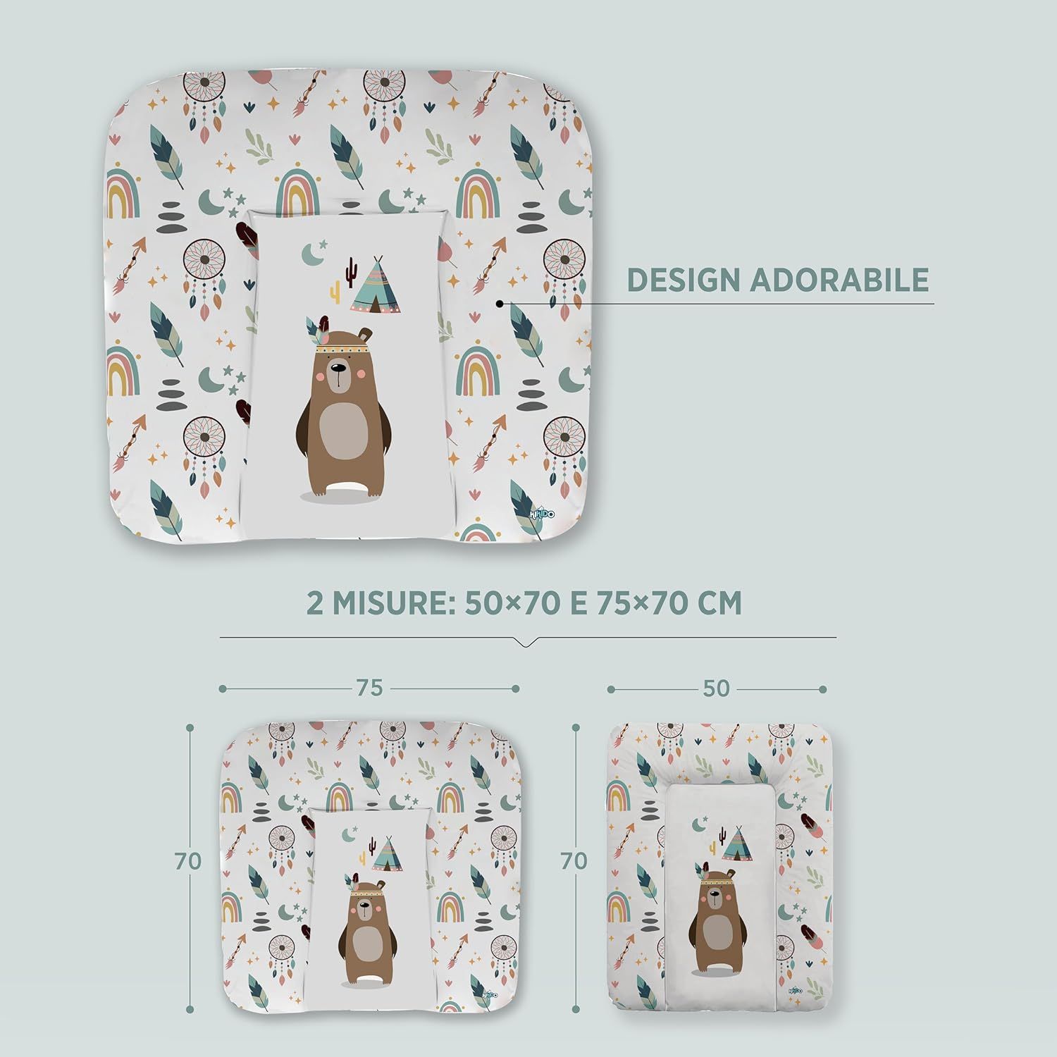 Zwei Wickelauflagen mit Bären-Motiv. Maße: 50x70 und 75x70 cm. Mit Federn, Traumfängern und Regenbogen.