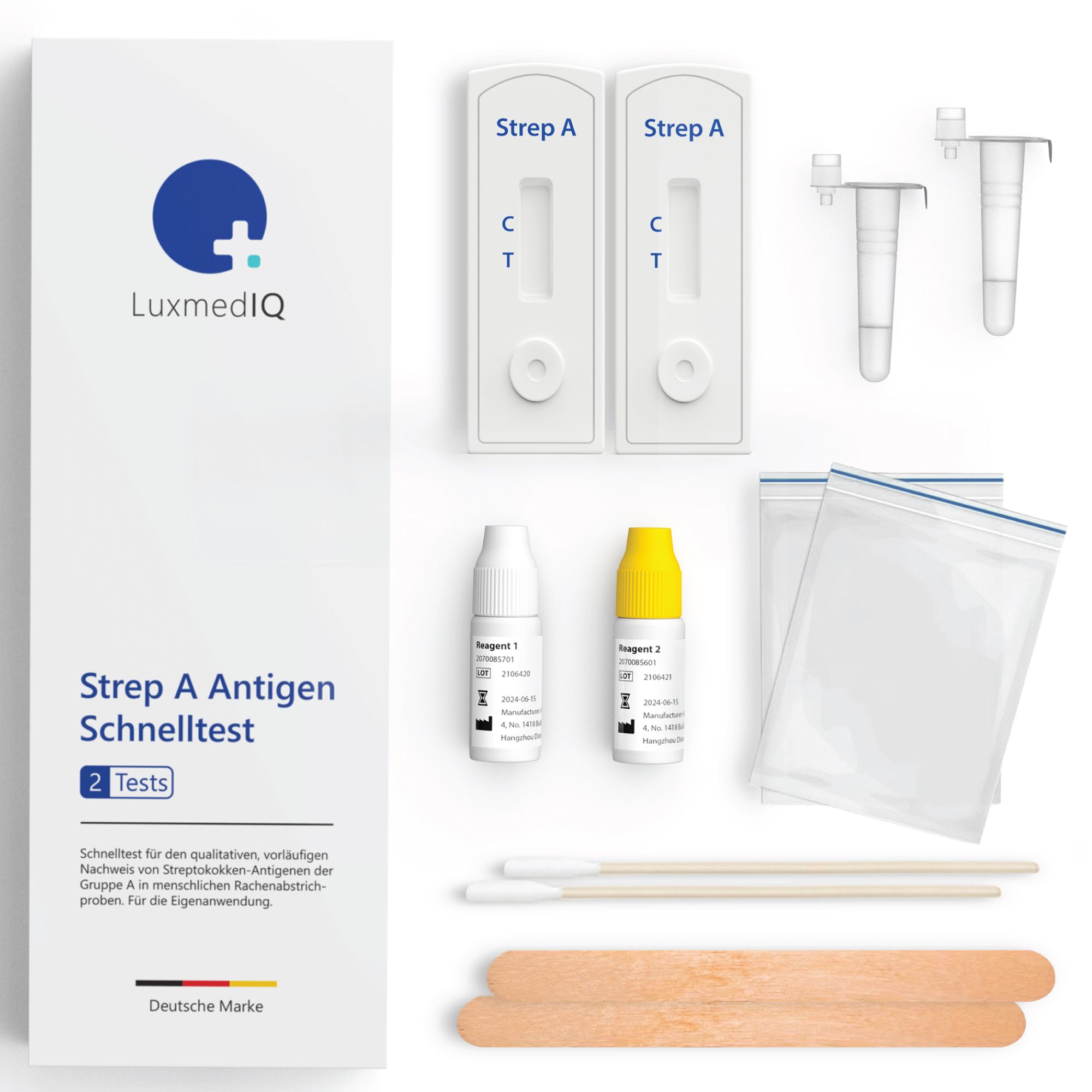 Testkit mit Komponenten: Teststreifen, Reagenzien, Tupfer, Beutel und Röhrchen. Aufschrift: Strep A Antigen Schnelltest.