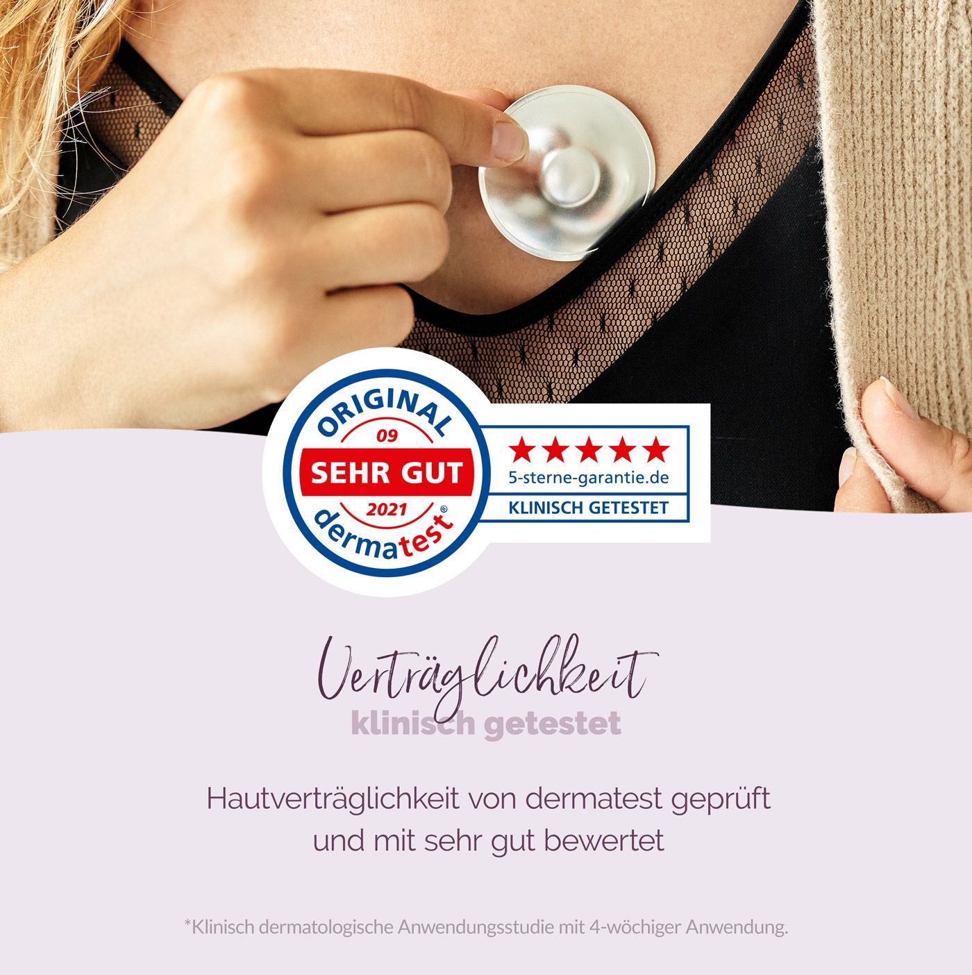Person hält ein silbernes Brusthütchen. Logo "dermatest" und "klinisch getestet". Text: "Verträglichkeit klinisch getestet".