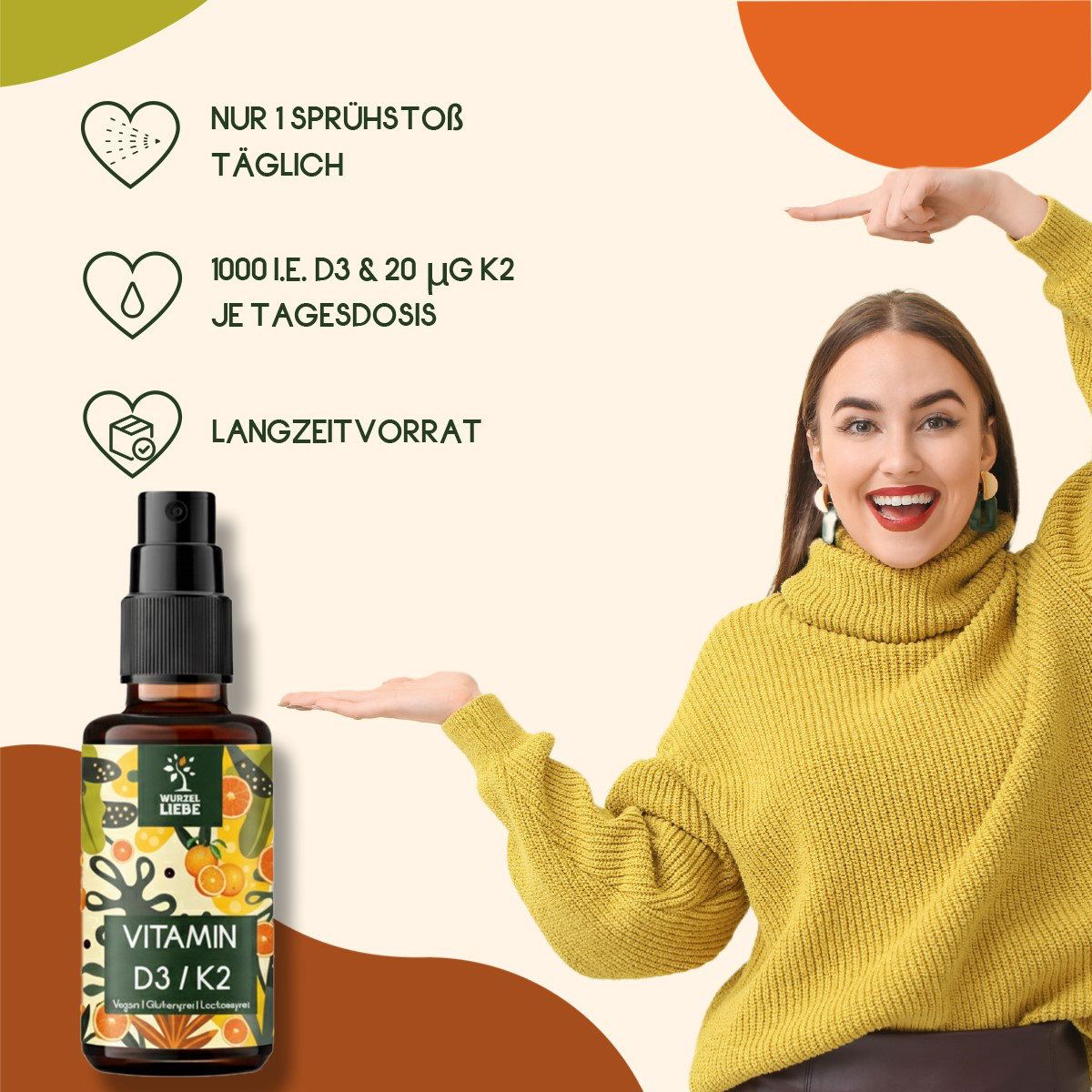 Braune Sprühflasche mit Produktaufdruck. Frau zeigt auf Produkt und Text: 1000 I.E. D3 & 20 µg K2. Text: Nur 1 Sprühstoß täglich.