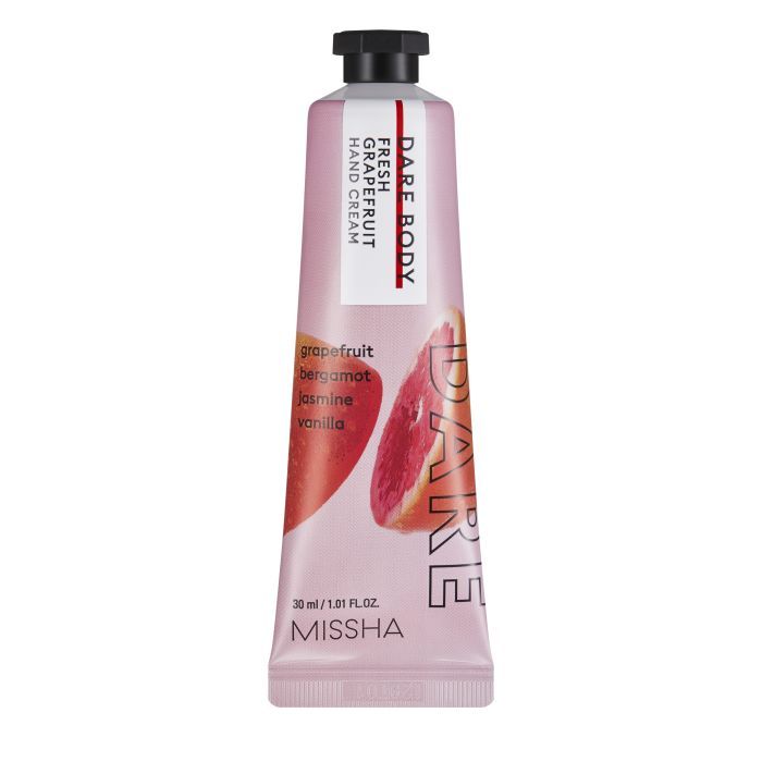 Rosa Tube mit schwarzem Deckel. Aufschrift: DARE BODY, FRESH GRAPEFRUIT HAND CREAM. Abbildung einer Grapefruit. Marke: MISSHA.