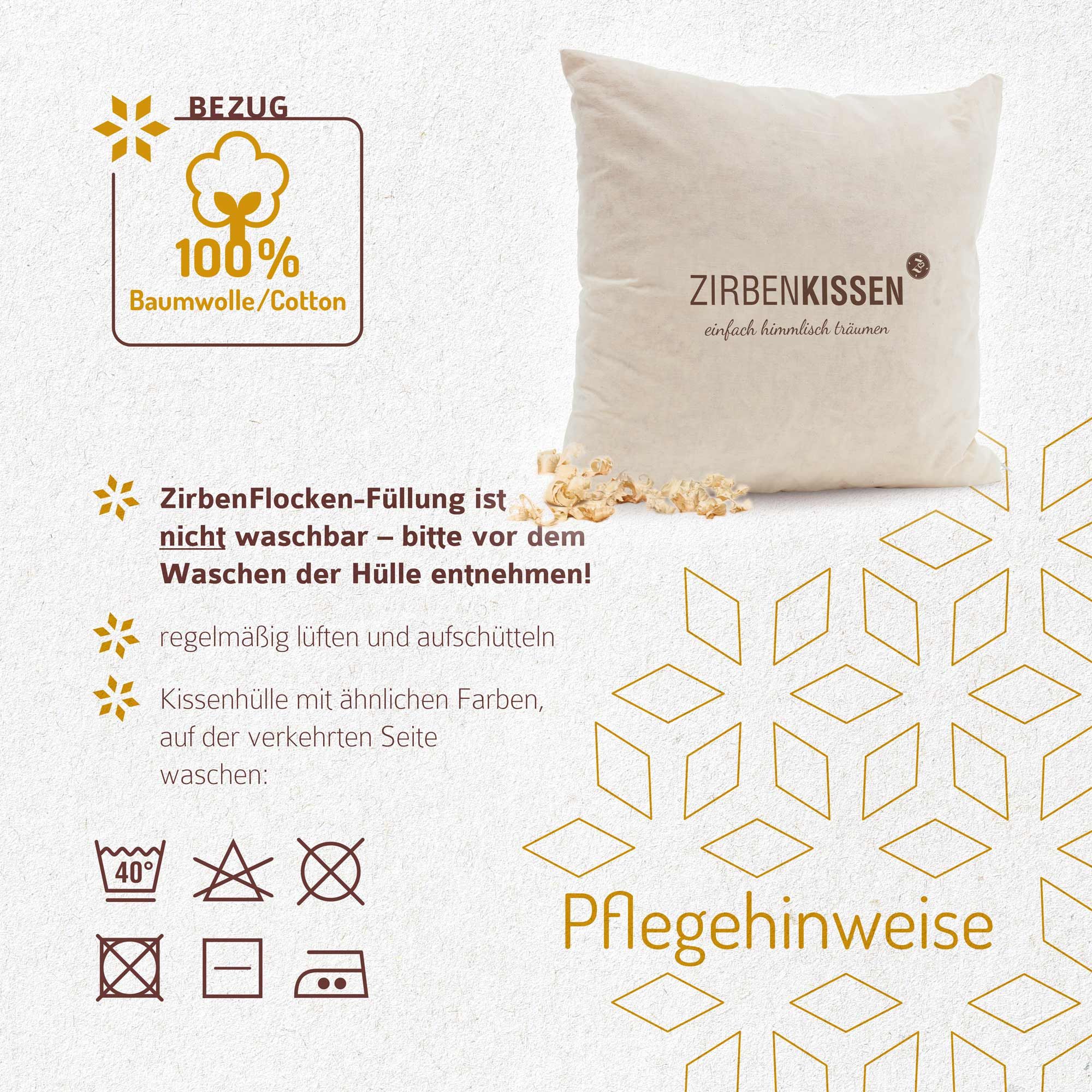 Beige Kissen mit Aufdruck ZirbenKissen. Text: einfach himmlisch träumen. 100% Baumwolle. Pflegehinweise: Waschen, lüften, schütteln.
