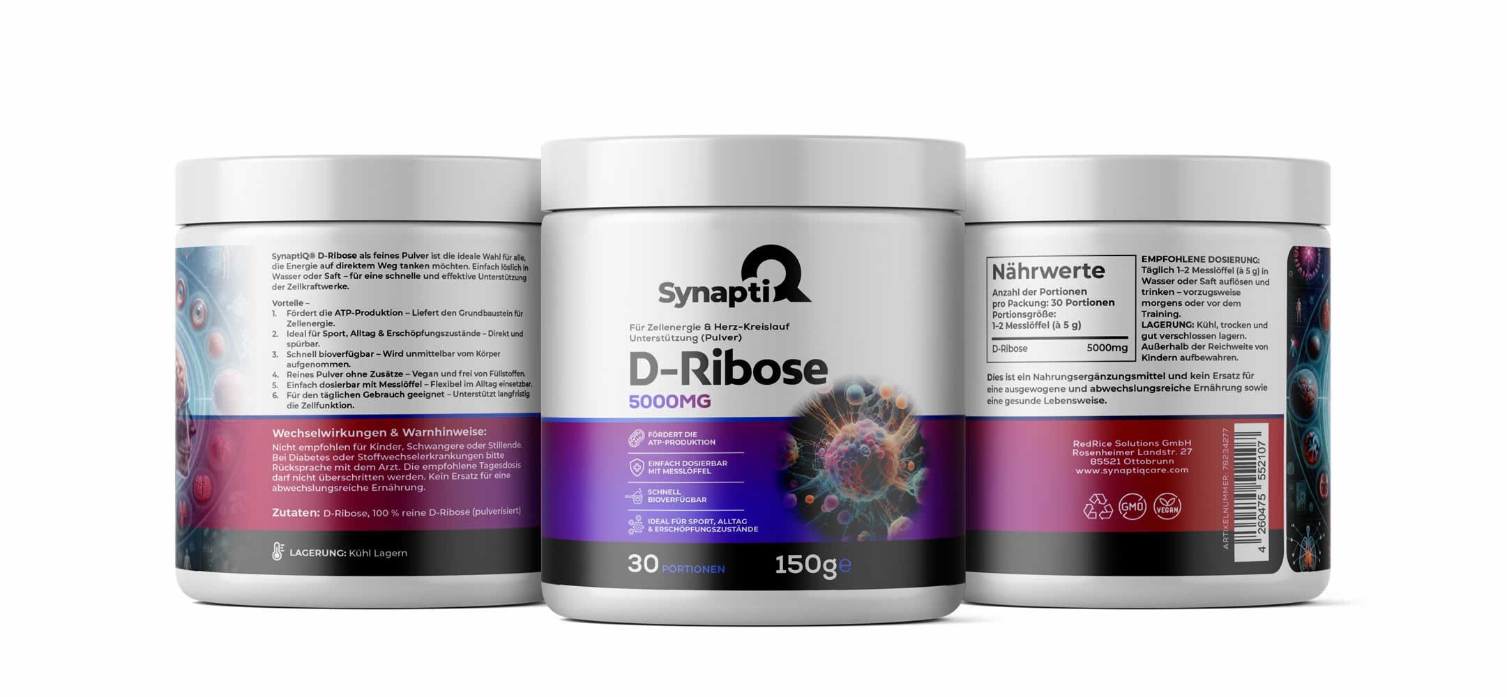Drei weiße Behälter mit SynaptiQ D-Ribose. Aufschrift: 5000mg, 150g, 30 Portionen. Etiketten mit Text und Abbildungen.