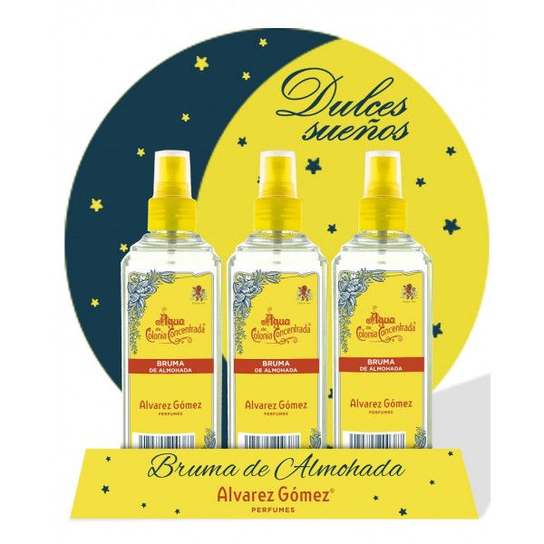Drei Sprays mit gelben Sprühköpfen. Aufschrift: Bruma de Almohada, Alvarez Gómez. Hintergrund: Mond und Sterne.