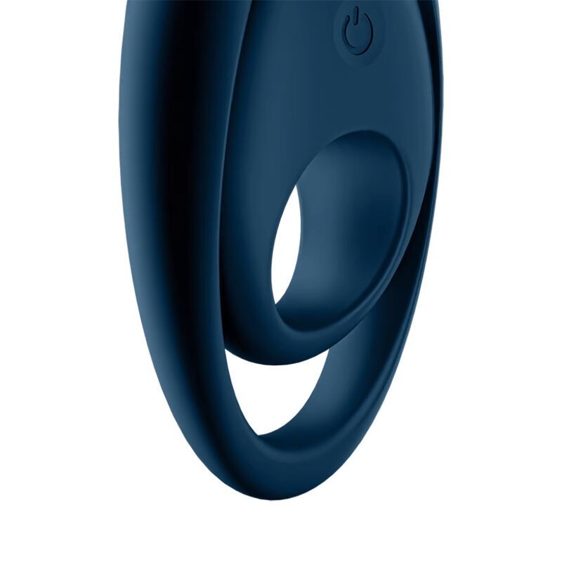 Blauer Duo-Ring-Vibrator. Ovale Form mit zwei Ringen und einer Taste. Detailaufnahme.