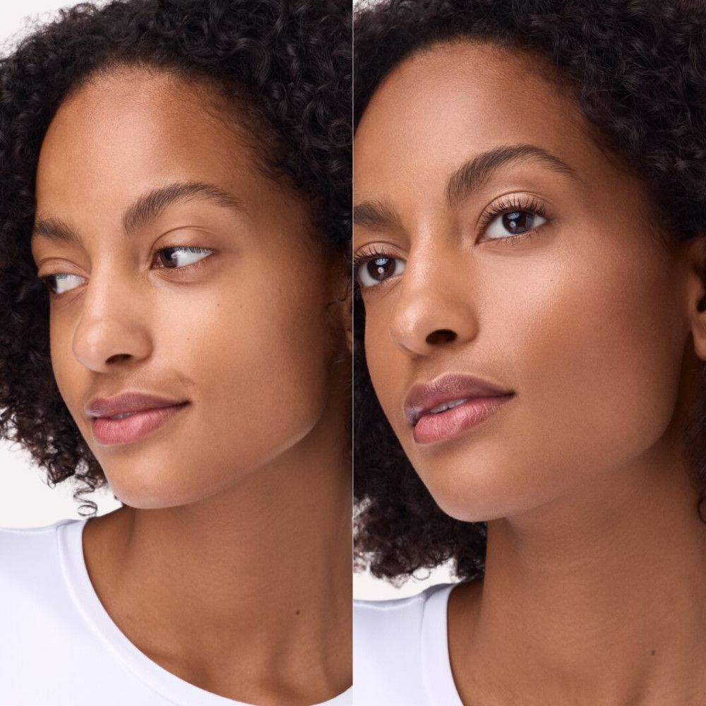 Gesicht einer Frau mit Make-up. Linkes Gesicht ohne, rechtes Gesicht mit Highlighter. Hautton und Produktwirkung.