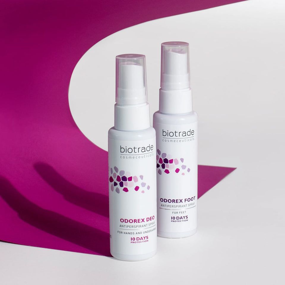 Zwei weiße Sprays mit Sprühköpfen. Aufschrift: Biotrade, Odorex Deo, Odorex Fuß, 10 Tage Schutz.