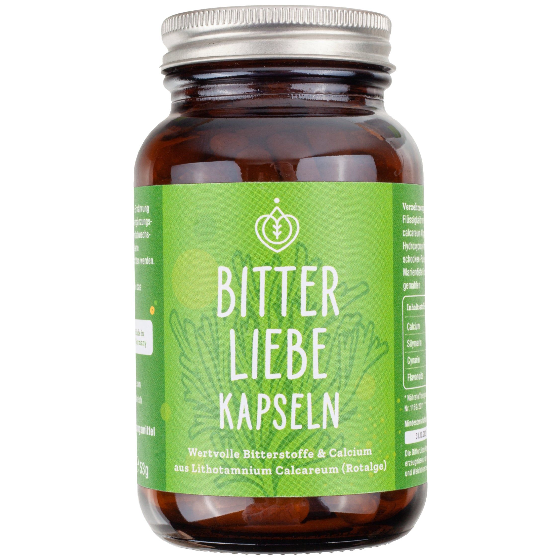 Braune Glasflasche mit grüner Etikett. Aufschrift: BitterLiebe Kapseln. Enthält Bitterstoffe & Calcium aus Lithothamnium Calcareum.