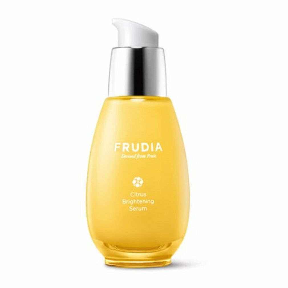 Gelbe Serumflasche mit silbernem Pumpkopf. Aufschrift FRUDIA, Citrus Brightening Serum.