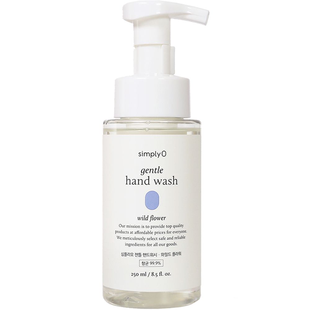Transparente Flasche mit weißem Pumpkopf. Etikett mit Produktnamen und floralem Motiv. Text in Englisch und Koreanisch.