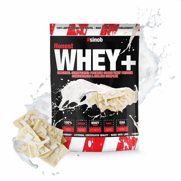 Sinob Honest Whey+ Beutel. Schwarzer Hintergrund, rote und weiße Akzente. Aufschrift: Whey+, #sinob, 100% Instant, EAA. Milchspritzer und Kekse.