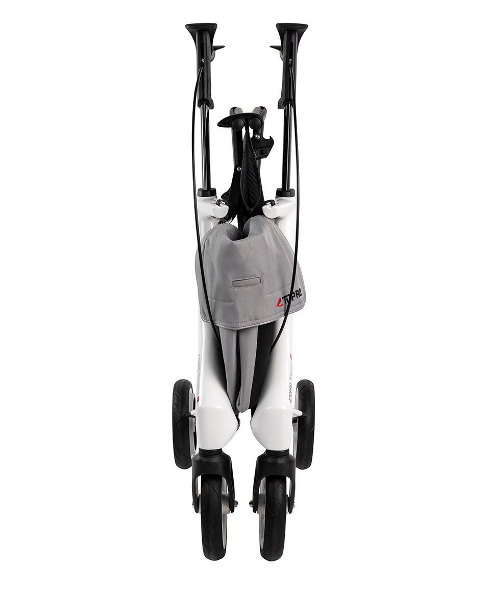 Gefalteter TOPRO Pegasus Carbon Rollator. Weißes Gestell, graue Tasche, schwarze Details. Vier Räder.