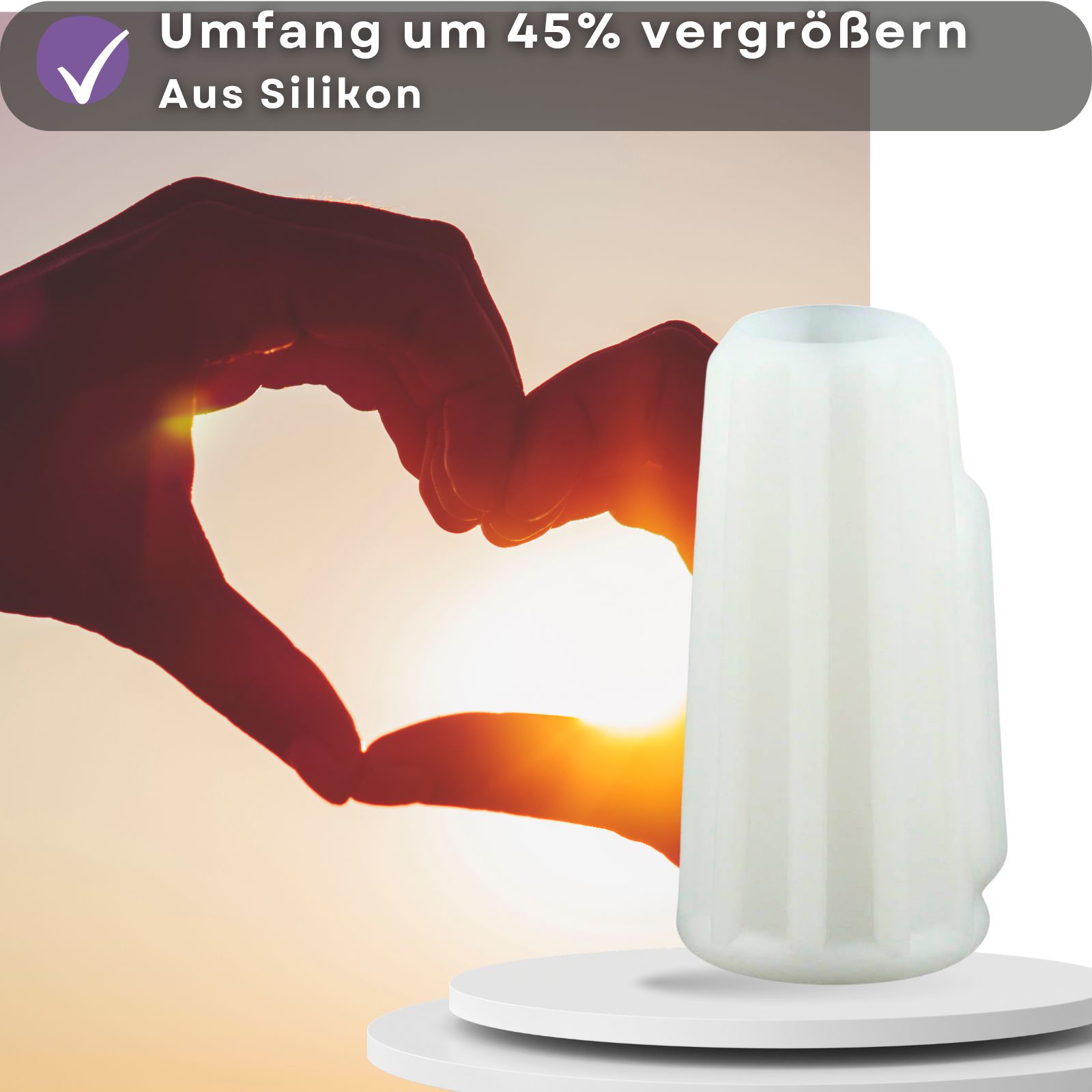 Weißes, gerilltes Produkt mit Aussparung. Herz-Silhouette im Hintergrund. Text: Umfang um 45% vergrößern, aus Silikon.