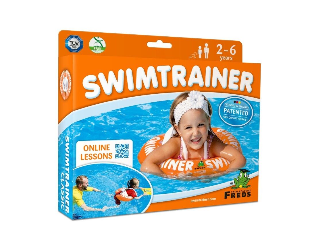 Orangefarbener Schwimmtrainer in Verpackung. Aufgedruckt: SWIMTRAINER, 2-6 Jahre, Online-Lektionen. Kind mit Schwimmhilfe.
