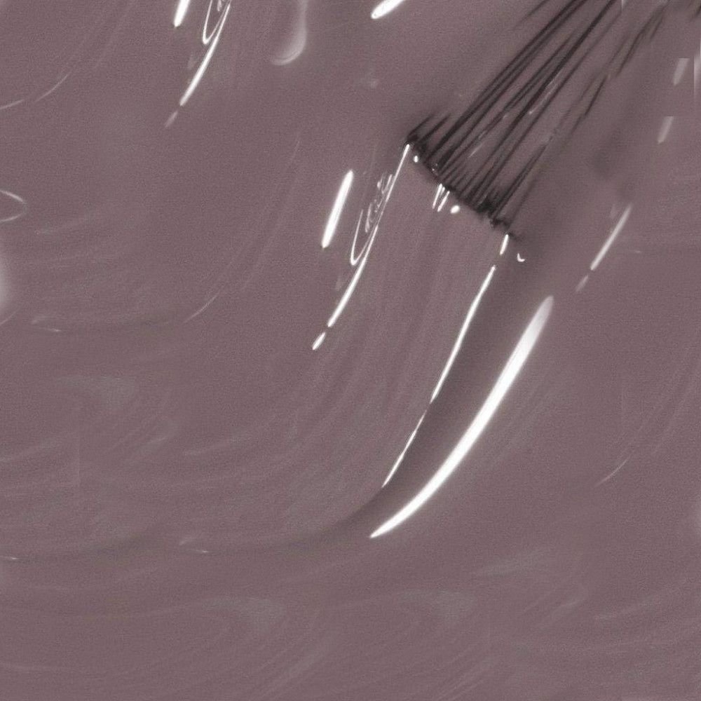 Nagellack, Farbe Taupe, mit Pinsel. Glänzende Oberfläche. Nahaufnahme.