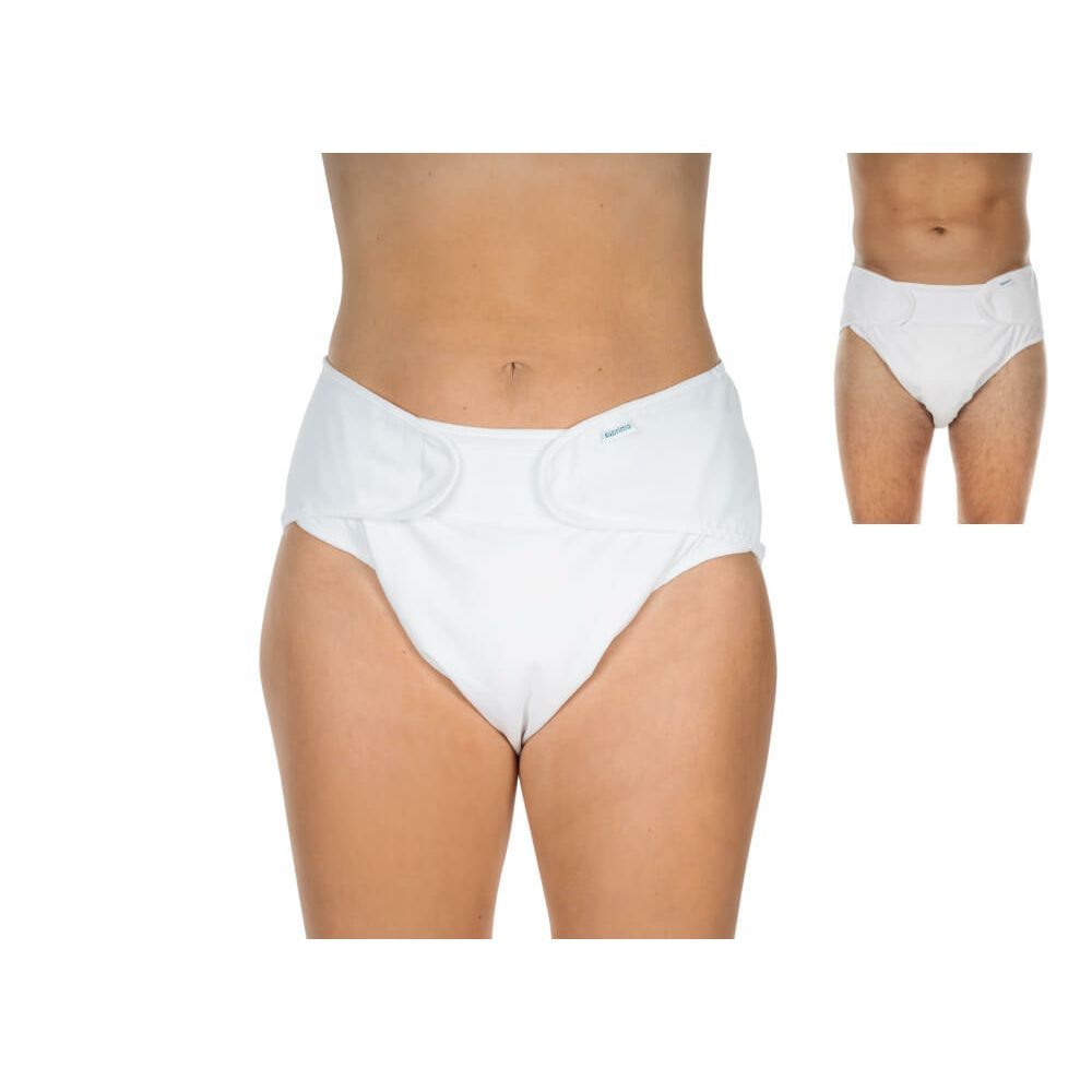 Weiße Windelhose, vorne. Klettverschlüsse an den Seiten. Gezeigt an einer Person. Zweite, kleinere Ansicht.