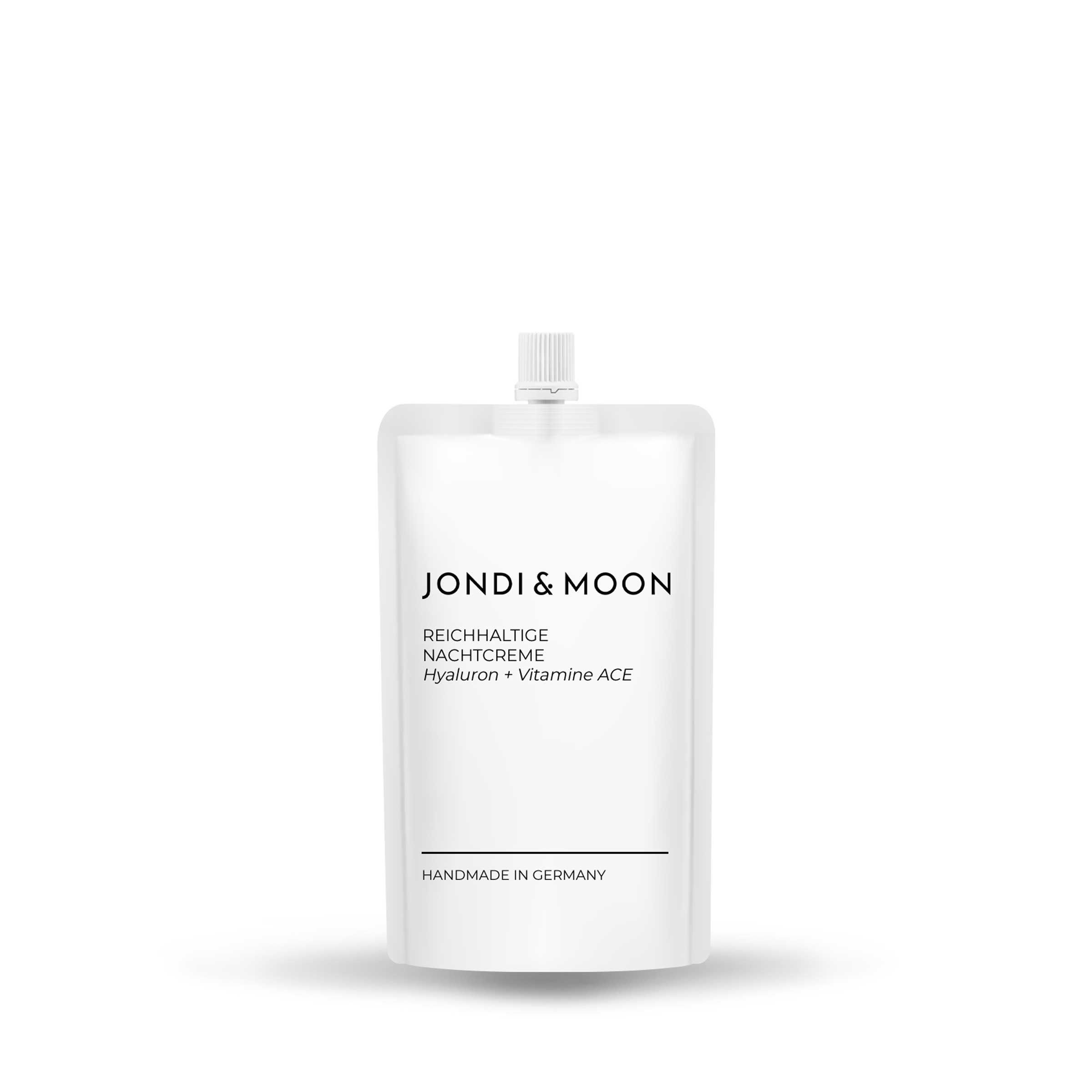 Weißer Nachfüllbeutel mit Aufdruck. Oben ein weißer Verschluss. Text: JONDI & MOON, Reichhaltige Nachtcreme, Hyaluron + Vitamine ACE, Handmade in Germany.