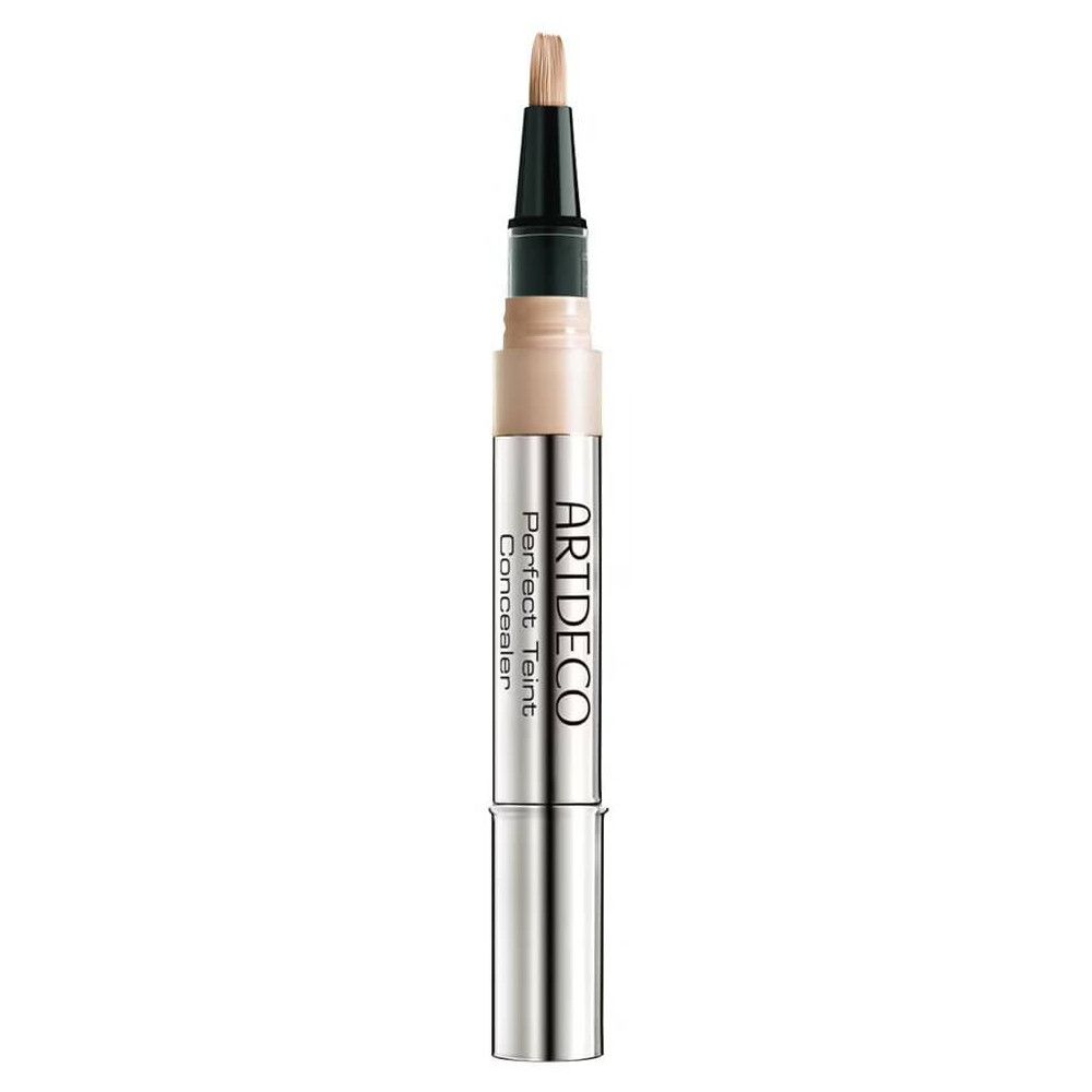 Artdeco Perfect Teint Concealer, silberne Hülse, Spitze mit Produkt.