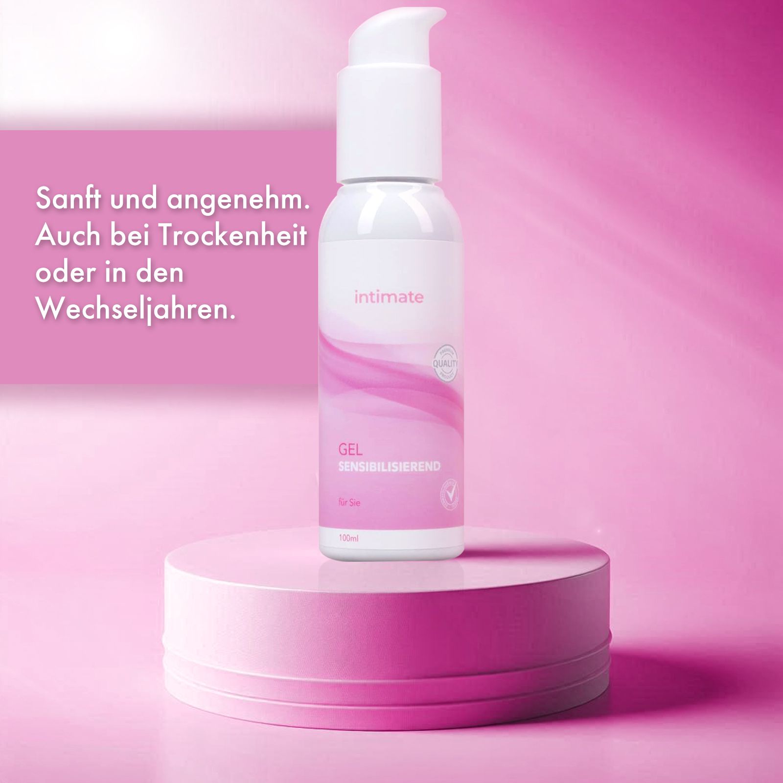 INTIMATE sensibilisierendes Gel in einem Pumpspender auf einem rosa Podest.