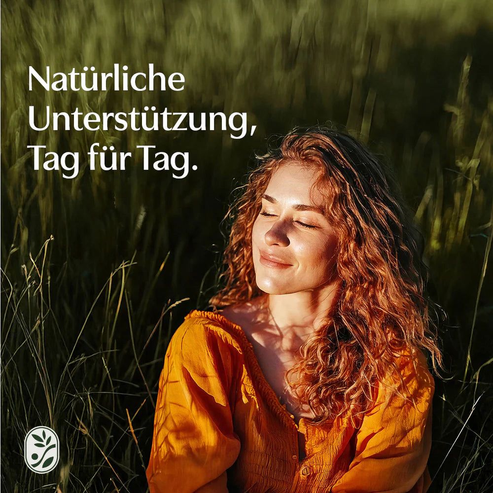 Frau mit geschlossenen Augen im Gras. Text: Natürliche Unterstützung, Tag für Tag.