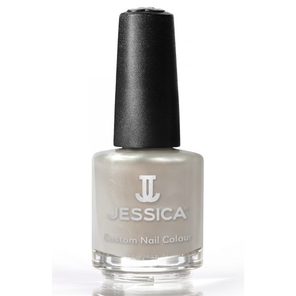 Nagellackflasche mit schwarzem Deckel. Auf dem Flaschenetikett steht "JESSICA Custom Nail Colour".
