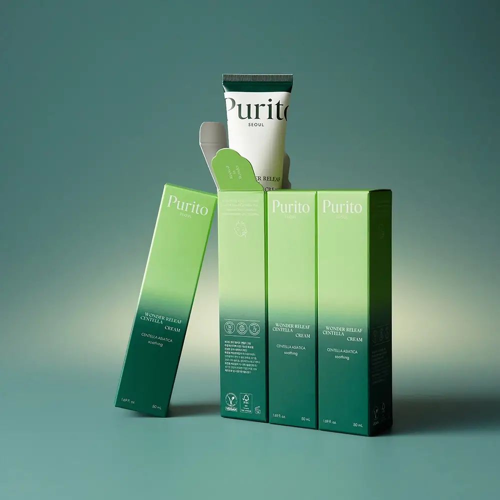 Drei grüne Schachteln und ein Tube Creme. Aufschrift: PURITO, Wonder Releaf Centella Cream.