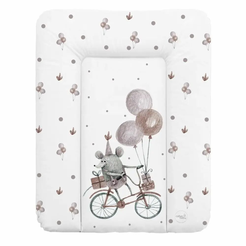 Wickelauflage mit Maus auf Fahrrad-Motiv, 50x70 cm. Weiß mit braunen Akzenten und Ballons. Gepolstert, mit erhöhtem Rand.