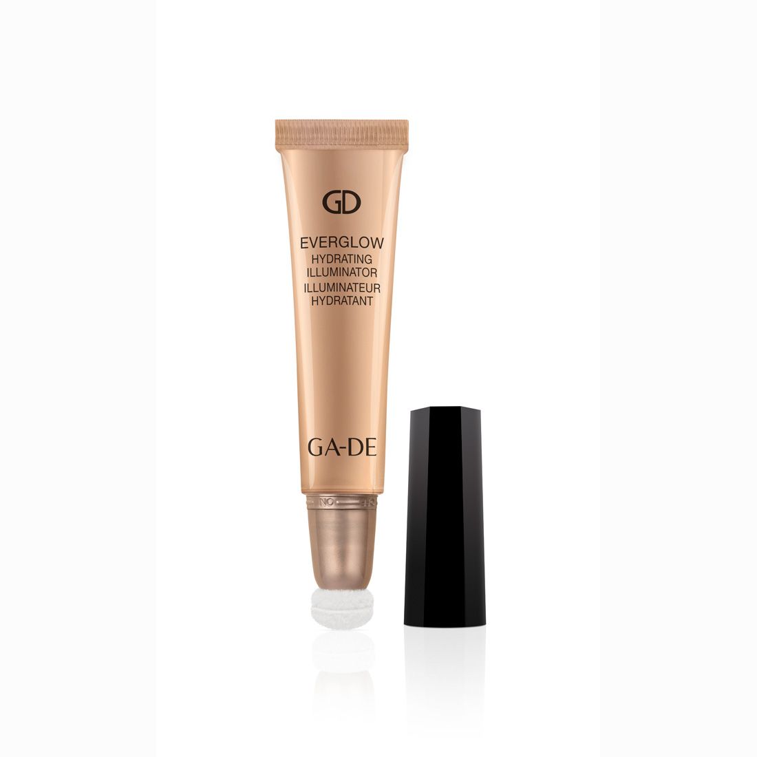 Beigefarbene Tube mit Aufschrift EVERGLOW HYDRATING ILLUMINATOR. Schwarze Kappe daneben. Marke GA-DE.