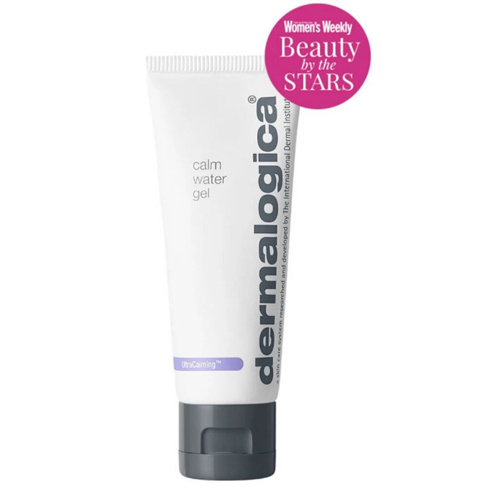 Weisse Tube mit grauer Kappe. Aufschrift: calm water gel, dermalogica. Auszeichnung: Women's Weekly Beauty by the STARS.