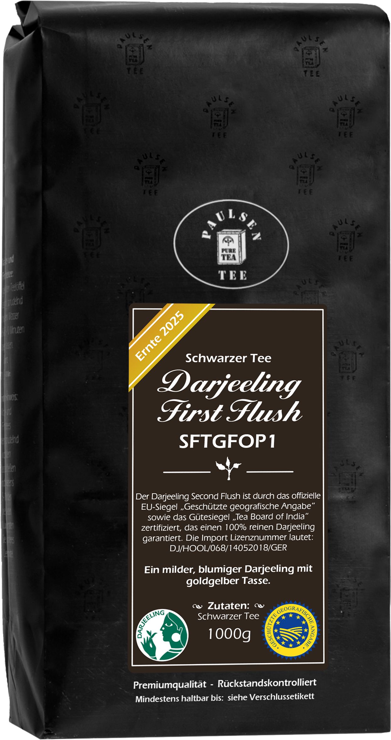 Schwarzer Teebeutel mit Aufschrift Paulsen Darjeeling First Flush. Enthält Informationen über Ernte, Zertifizierung und Gewicht.