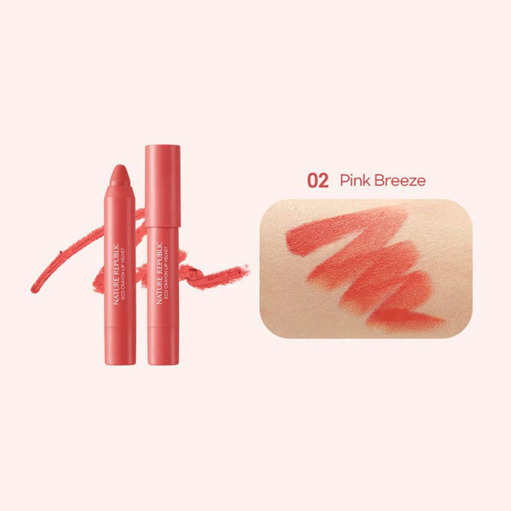 Zwei Lippenstifte in Stiftform. Rosa Farbton. Aufschrift: NATURE REPUBLIC ECO CRAYON LIP VELVET. Farbmuster.