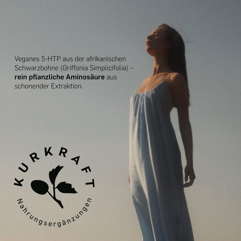 Frau im Kleid, Blick nach oben. Text: Veganes 5-HTP aus der afrikanischen Schwarzbohne, rein pflanzliche Aminosäure. Logo: Kurkraft.