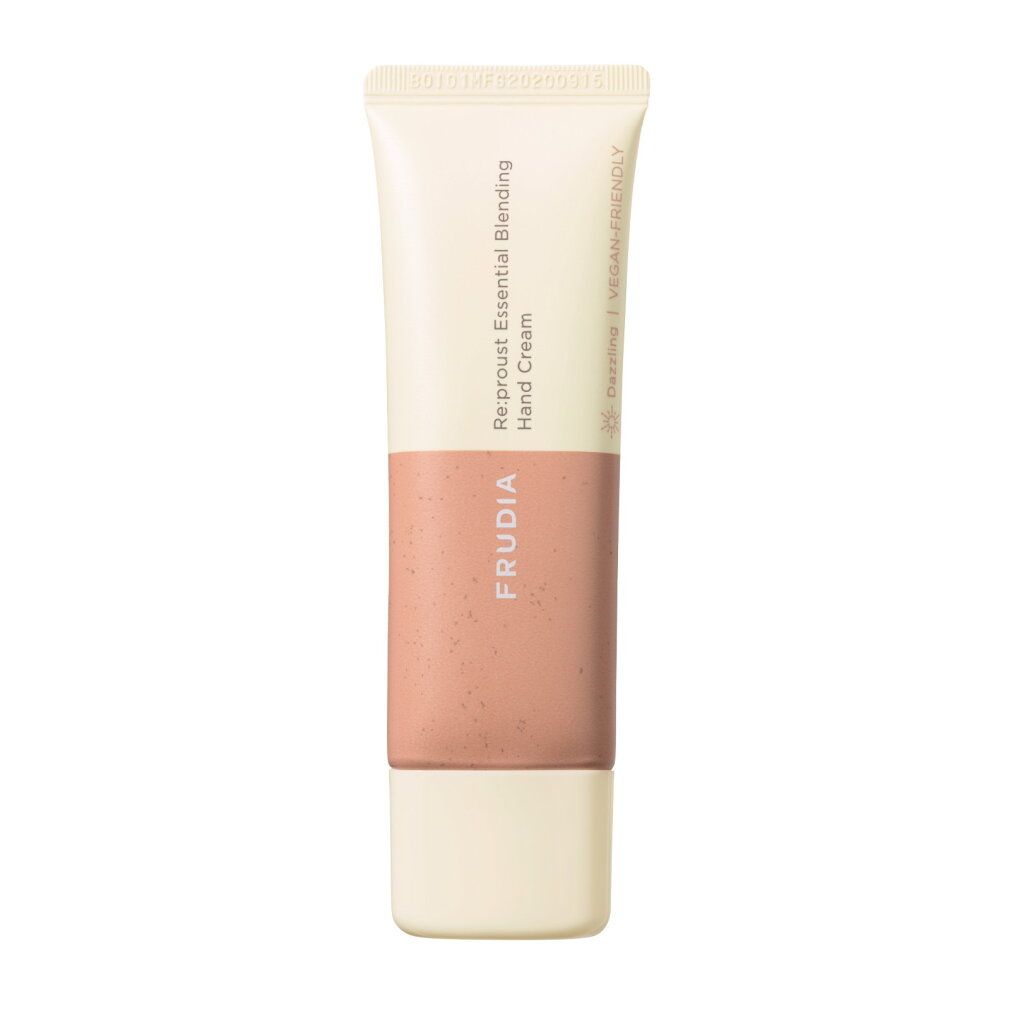 Cremetube mit Etikett, das "Re:proust Essential Blending Hand Cream" angibt.