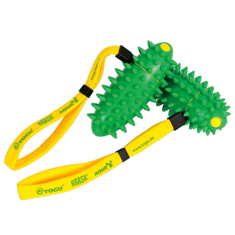 Zwei grüne, stachelige Fitnessgeräte mit gelben Schlaufen. Auf den Schlaufen steht "TOGU BRASIL AQUA".