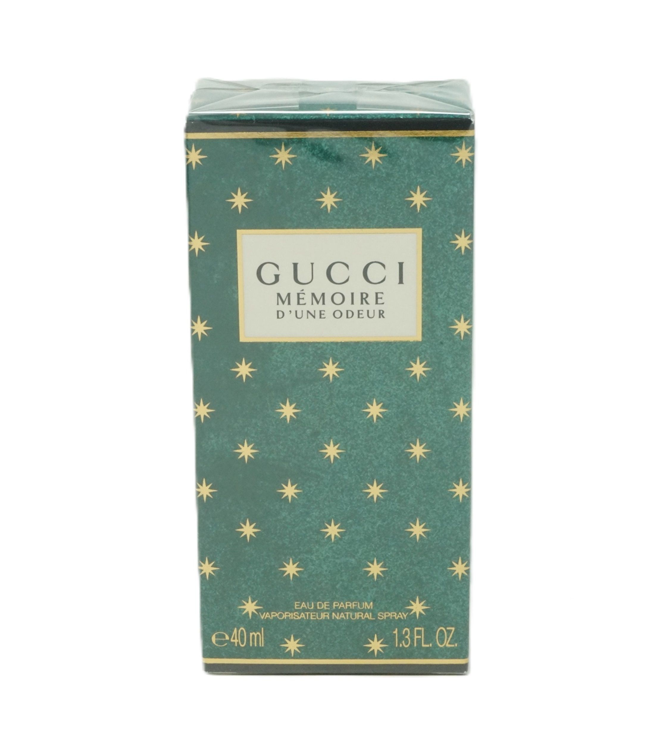 Grüne Schachtel mit goldenen Sternen. Aufschrift Gucci Mémoire d'une Odeur. Enthält 40ml Eau de Parfum.