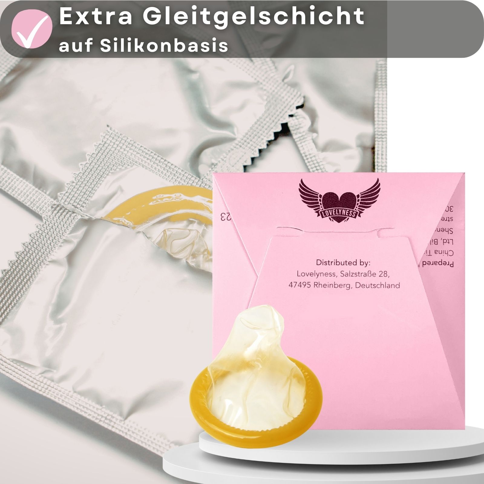Rosa Kondomverpackung mit Produktmerkmalen. Extra Gleitgelschicht auf Silikonbasis. Kondomverpackung und Kondom.