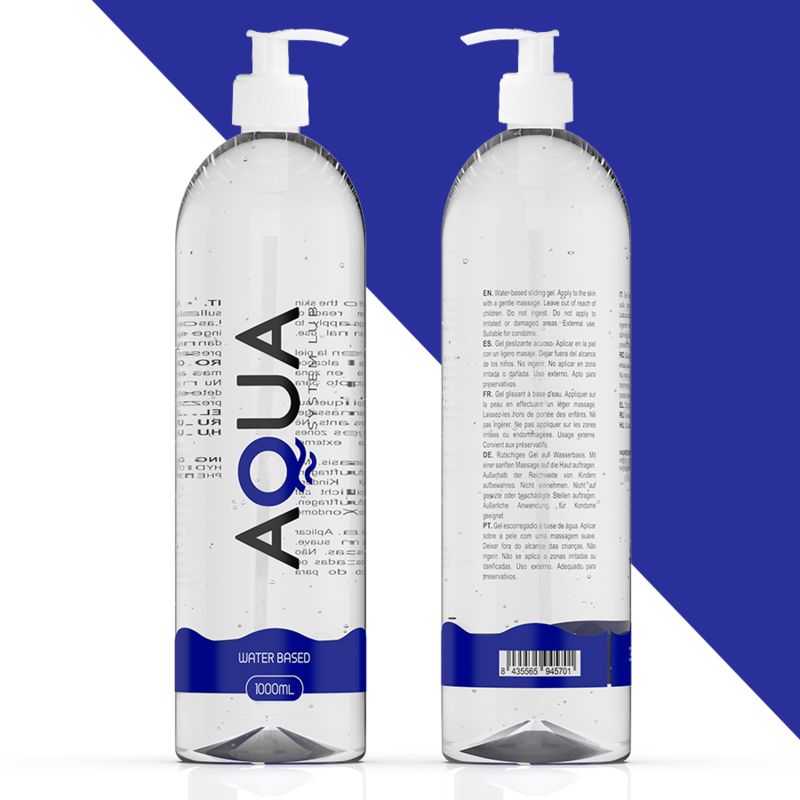 Zwei transparente Flaschen mit weißem Pumpkopf. Aufschrift AQUA und WATER BASED. Blaue Banderole mit Text. 1000ml. Rückseite mit Text und Barcode.