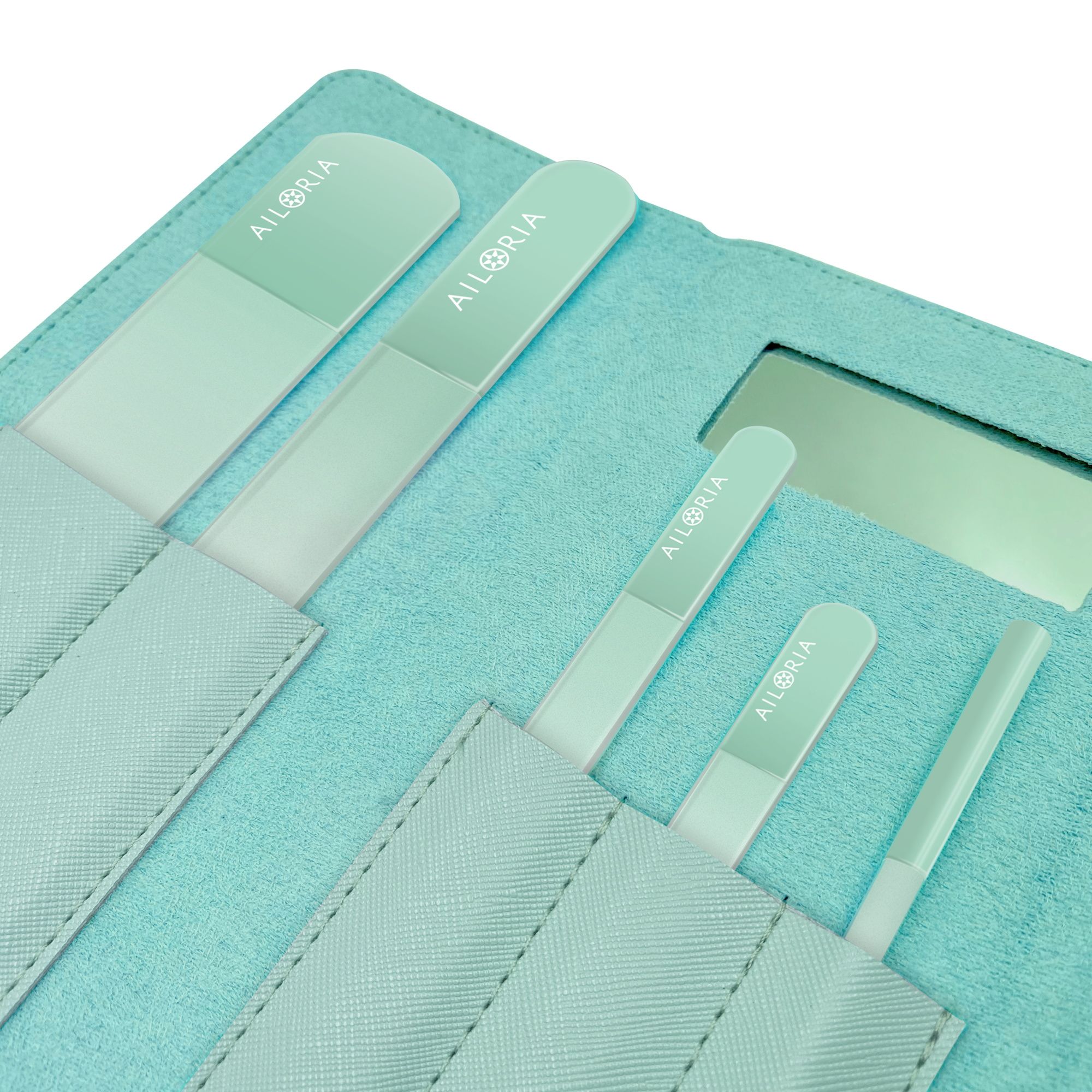 Etui mit Nagelfeilen. Etui hellblau, Nagelfeilen in verschiedenen Formen und Größen. Marke AILORIA.