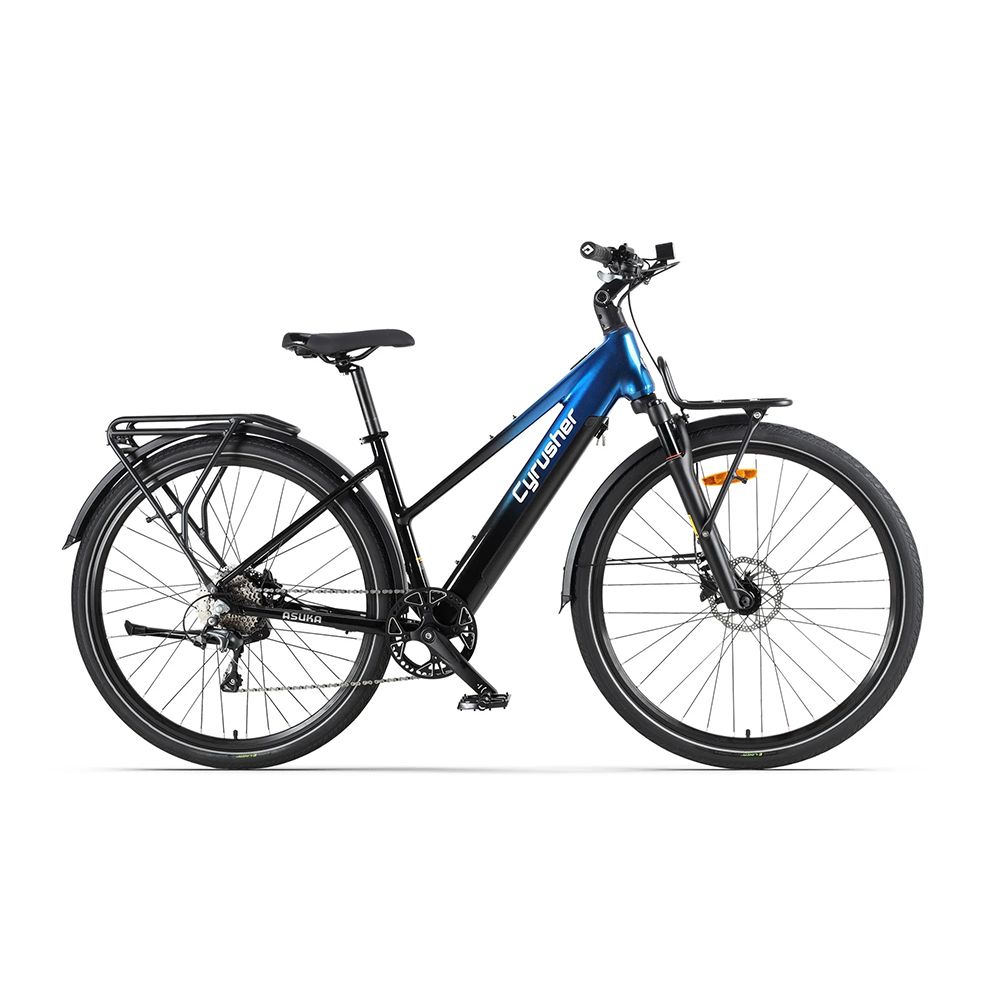 Elektrofahrrad Cyrusher Asuka, schwarz-blau, mit Gepäckträger und Schutzblechen. Reifen und Sattel schwarz.