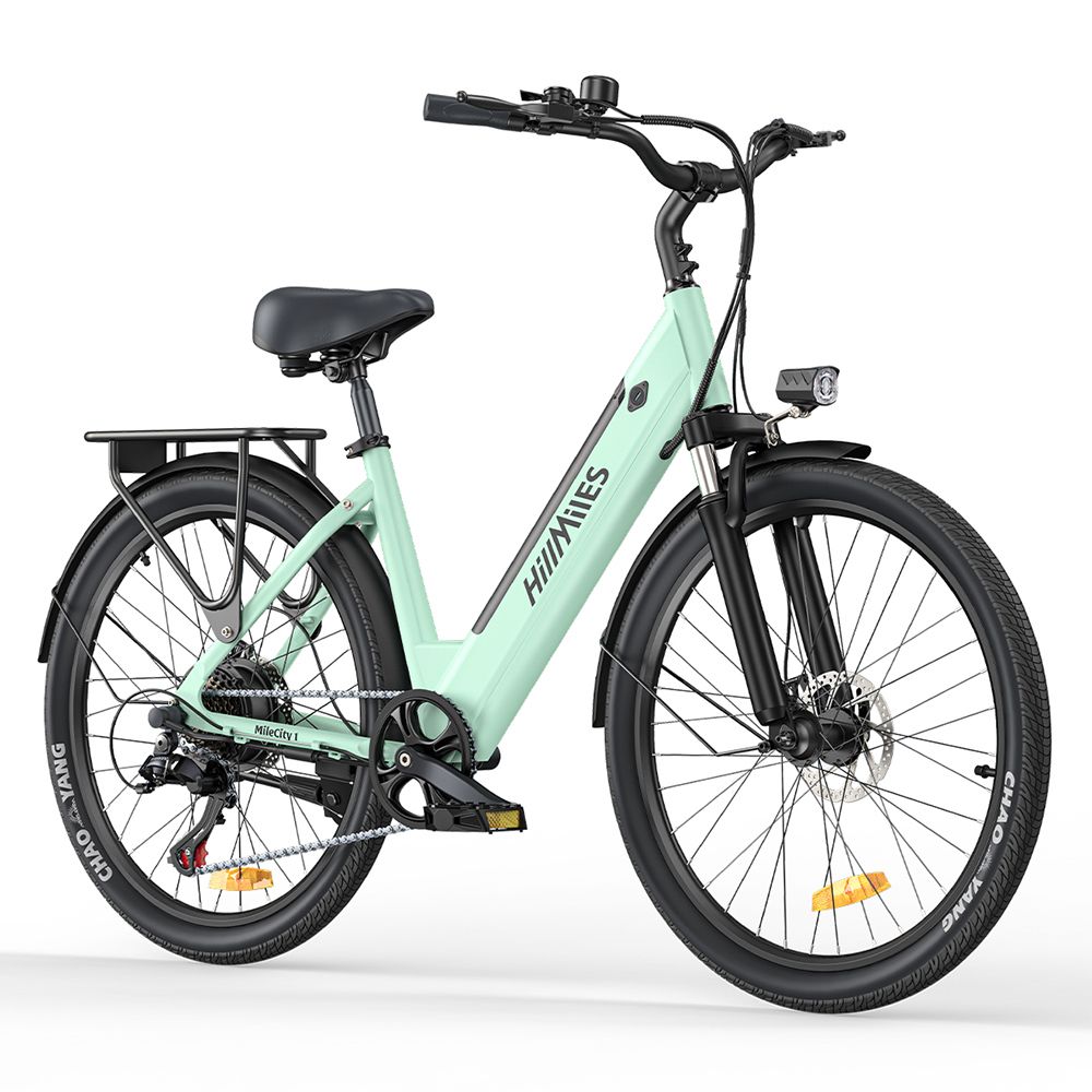 Hellgrünes City-E-Bike mit schwarzen Reifen, Gepäckträger und Frontscheinwerfer. Marke HillMiles.